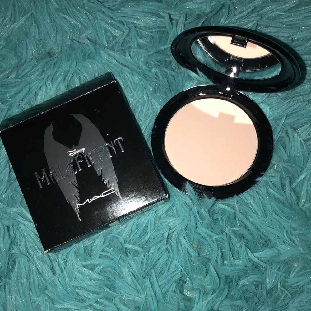 LIMITED EDITION MAC Maleficent beauty powder
